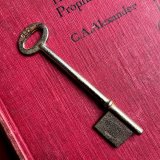 ドイツ 1950-1970年代頃 ドイツ製家具用鍵 刻印Taylor Germany No562 アンティークキー｜(約9.5cm)など新着アップ