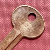 アメリカ U.S.A. ヴィンテージキー フォード車 アメ車 FORD FAMILY OF FINE CARS アンティーク自動車鍵 約5.7cm