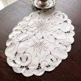 イギリス ヴィンテージ プレースマット 手刺繍 アイレット スカラップ オーバルランチョンマット (約39cmX28cm) [AA1062]