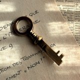 フランス 1900-1950年代頃 フランス製 アンティーク装飾キー｜フランスでは「富・健康・繁栄」を呼び込むラッキーアイテムとして親しまれています。｜(約6.5cm) [EW0805]
