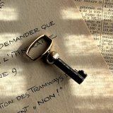 フランス 1900-1950年代頃 フランス製 アンティーク装飾キー|フランスでは「富・健康・繁栄」を呼び込むラッキーアイテムとして親しまれています。｜(約4.6cm) [EW0812]