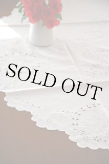 ヴィンテージ テーブル　クロス　レース　イギリス イギリスのパイナップルクロスに手刺繍のテーブルクロス88×87cm