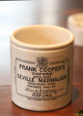 画像2: 〈イギリス〉1900年代 フランク・クーパー社のマーマレード ロゴ入り陶器ジャー (2)