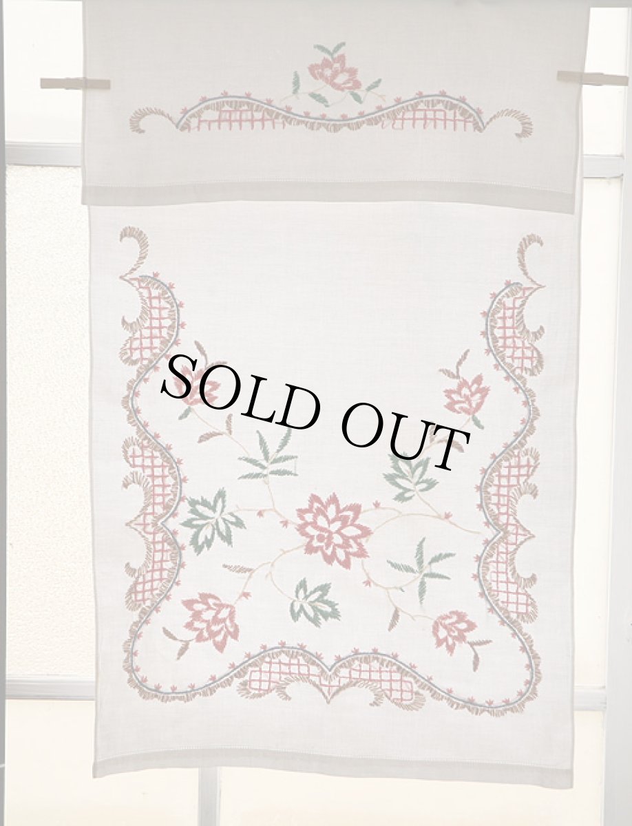 画像2: 〈ヨーロッパ〉アンティークオーバータオル　フラワー手刺繍とヘムステッチ (2)