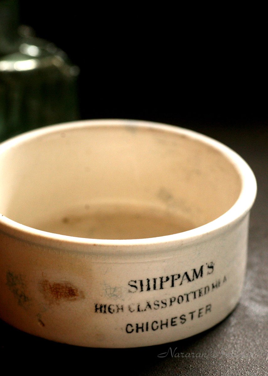 画像1: 〈イギリス〉1900年代 Shippham社のミート ロゴ入り陶器ジャー（約直径8.6ｃｍ） (1)