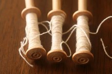 画像6: 〈ベルギー〉3本セット ブロカント本場ベルギーのボビンレース用の木製糸巻き (約 10.4cm) (6)