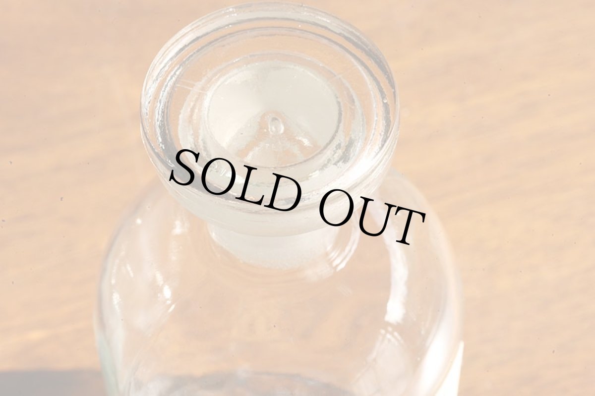 画像7: 〈イギリス〉 英字ラベルガラスボトルガラスキャップ付き (約高さ14.6cm) (7)