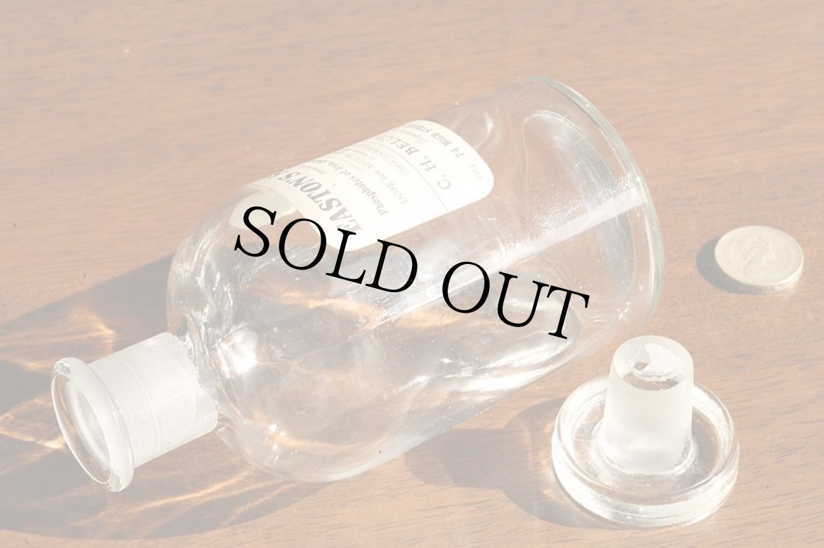 画像9: 〈イギリス〉 英字ラベルガラスボトルガラスキャップ付き (約高さ14.6cm) (9)