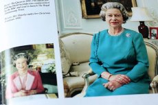 画像8: 〈英国〉エリザベス女王 即位＆戴冠40周年記念本 (8)