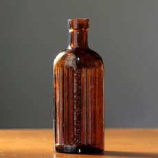 画像1: 〈イギリス〉1920年代 アンティークガラスボトル JEYES(約高さ15.2cm) (1)