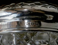 画像11: 〈イギリス〉チェスター1926年代 純銀製の銀細工モノグラムのガラス瓶 (11)