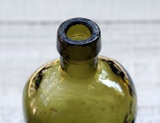 画像9: 英国 アンティーク ガラス雑貨 オリーブグリーンの ZOMOGENガラスボトル (高さ約17.0cm) (9)