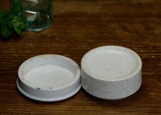 画像4: イギリス アンティーク陶器 W.H.Dixon Chemists社 陶器ポット（約直径6.2cm） (4)