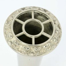 画像4: イギリス 英国銀器 IANTHE社製 ペア(2個セット) 1950年代 シルバープレート フラワーベース(花瓶)  (4)