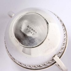 画像7: イギリス 英国銀器 フリルの銀細工が気品漂うシュガーポット (7)