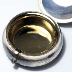 画像4: イギリス 英国銀器 1950年代フラワー細工の美しい小物入れ (4)