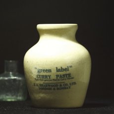 画像1: イギリス 1900年代 green label CURRY PASTE アンティーク  陶器ジャー (1)