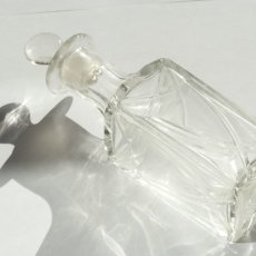 画像2: イギリス アンティーク ガラスボトル ガラスストッパー付き (約高さ15.7cm) (2)