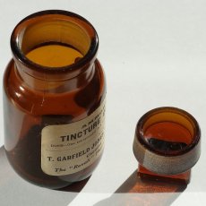 画像8: イギリス 英字ラベル アンバーボトル TINCTURE OF QUINIE ガラスキャップ付き（約高さ9.3cm） (8)