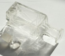 画像5: イギリス アンティーク ガラスボトル ガラスストッパー付き (約高さ15.7cm) (5)