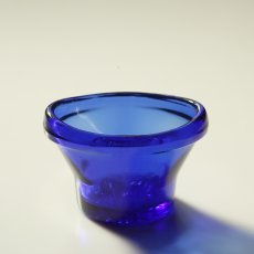 画像1: イギリス 1950s アンティークガラス アイカップ OPTREX SAFE-GUARDS SIGHT コバルトブルー (1)