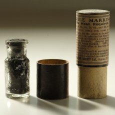 画像3: イギリス 紙ケース付 ミニボトル アンティークガラス瓶 MARKING INK (3)