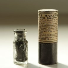 画像1: イギリス 紙ケース付 ミニボトル アンティークガラス瓶 MARKING INK (1)