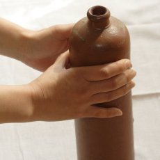 画像7: イギリス 大きな アンティーク 陶器ボトル (約 高さ30.5cm) (7)