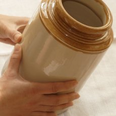 画像9: イギリス 大きな アンティーク 陶器ボトル 蓋つき(約 高さ24cm) (9)