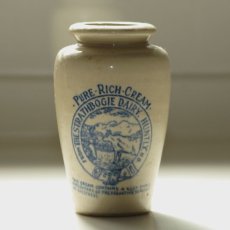 画像5: イギリス 1910年頃 アンティーク雑貨 陶器ボトル PURE RICH CREAM (約 高さ11.5cm) (5)