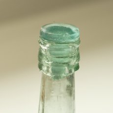 画像7: イギリス アンティーク瓶 ガラスストッパー付き GOODALL BACKHOUSE&Co(高さ約23.5cm) (7)