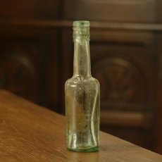 画像2: イギリス アンティーク瓶 ガラスストッパー付き GOODALL BACKHOUSE&Co(高さ約19.5cm) (2)
