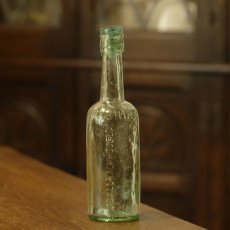 画像1: イギリス アンティーク瓶 ガラスストッパー付き GOODALL BACKHOUSE&Co(高さ約23.5cm) (1)