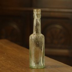 画像3: イギリス アンティーク瓶 ガラスストッパー付き GOODALL BACKHOUSE&Co(高さ約19.5cm) (3)