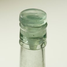 画像9: イギリス アンティーク瓶 ガラスストッパー付き GOODALL BACKHOUSE&Co(高さ約19.5cm) (9)