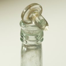 画像9: イギリス アンティーク瓶 ガラスストッパー付き GOODALL BACKHOUSE&Co(高さ約19.5cm) (9)