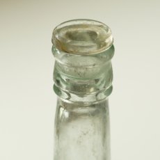画像7: イギリス アンティーク瓶 ガラスストッパー付き GOODALL BACKHOUSE&Co(高さ約19.5cm) (7)