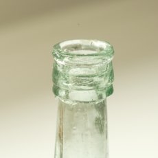 画像8: イギリス アンティーク瓶 ガラスストッパー付き GOODALL BACKHOUSE&Co(高さ約23.5cm) (8)