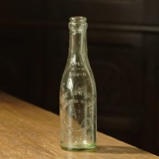 画像1: イギリス アンティーク瓶 THE BOROUGH (高さ約19.8cm) (1)