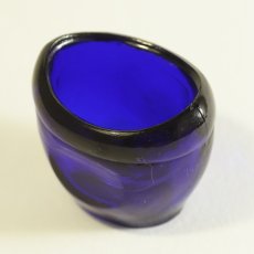 画像5: イギリス 1950s アンティークガラス アイカップ コバルトブルー (5)