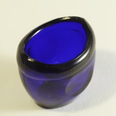 画像6: イギリス 1950s アンティークガラス アイカップ コバルトブルー (6)