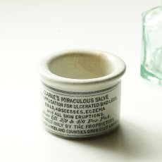 画像2: イギリス 1900年代 CLARKES MIRACULOUS SALVE小さな軟膏ポット (約高さ3.6cm) (2)