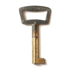 画像1: ドイツ アンティークキー 四角ヘッド鍵 約5.8cm (1)