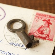 画像1: ドイツ アンティークミニキー 小さな古い鍵 約3.3cm (1)