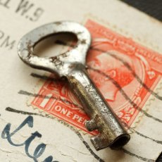 画像3: イギリス アンティークキー 小さな小さな鍵 ミニミニ 約3.0cm (3)