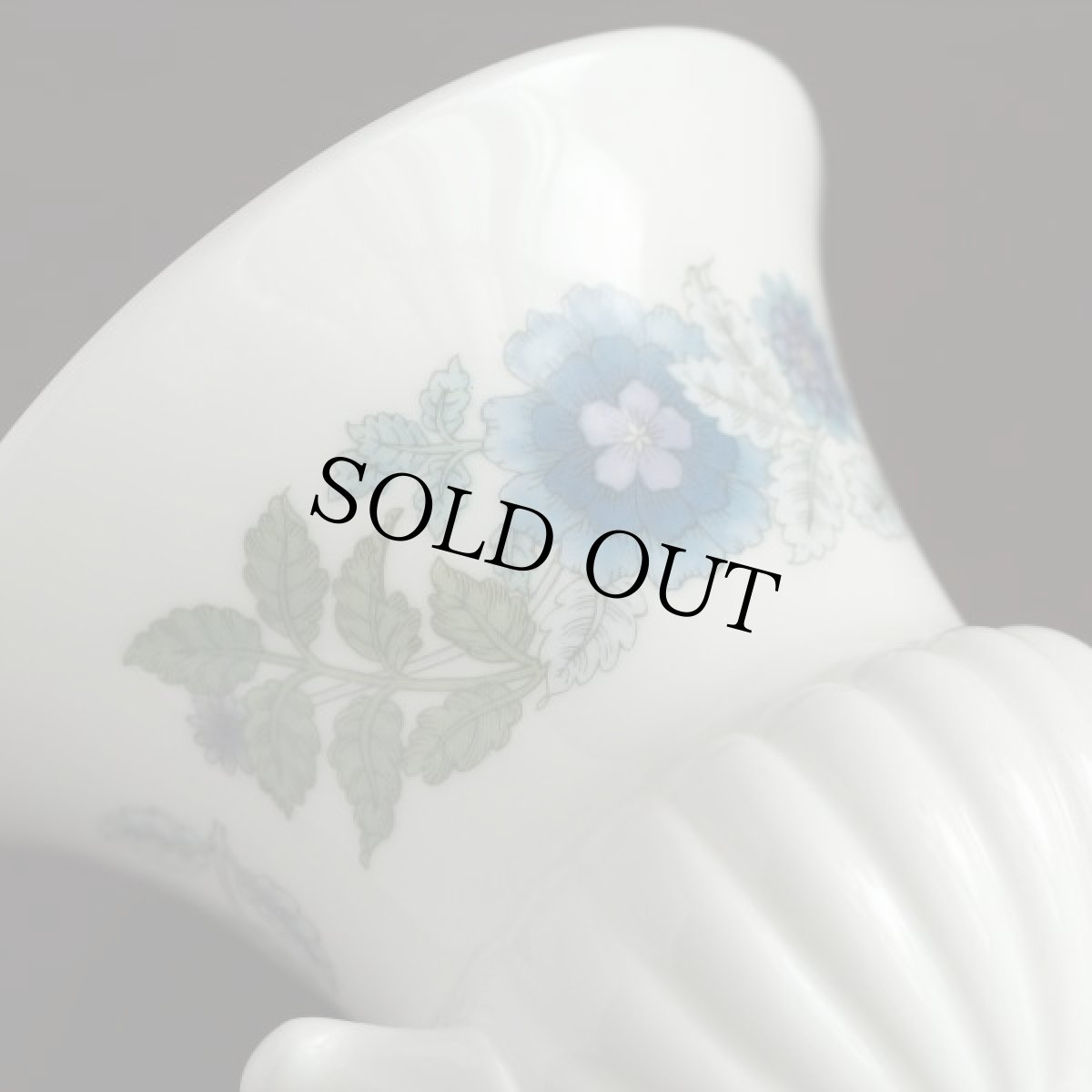 画像2: イギリス 1970-80s ウェッジウッド WEDGWOOD クレメンタイン URNスタイルの花瓶フラワーベース (2)