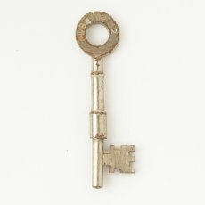 画像1: イギリス アンティークドアキー GIBBONS製古い鍵 刻印WB4/FF32 約7.9cm (1)
