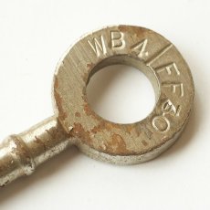 画像3: イギリス アンティークドアキー GIBBONS製古い鍵 刻印WB4/FF30 約7.9cm (3)