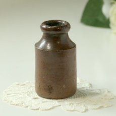 画像2: イギリス 1870-1890年代 アンティーク陶器ボトル (7.9cm) (2)
