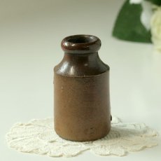 画像1: イギリス 1870-1890年代 アンティーク陶器ボトル (7.9cm) (1)